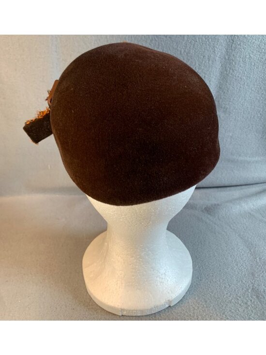 Vintage Carol Italy Brown Feather-Trimmed Velvet Hat Size 22 Unique Buckle Accen main image 11
